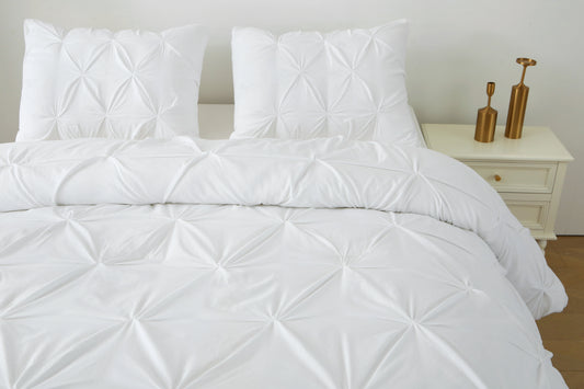 3 piece Pintuck King Comforter Set
