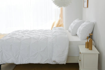 3 piece Pintuck King Comforter Set